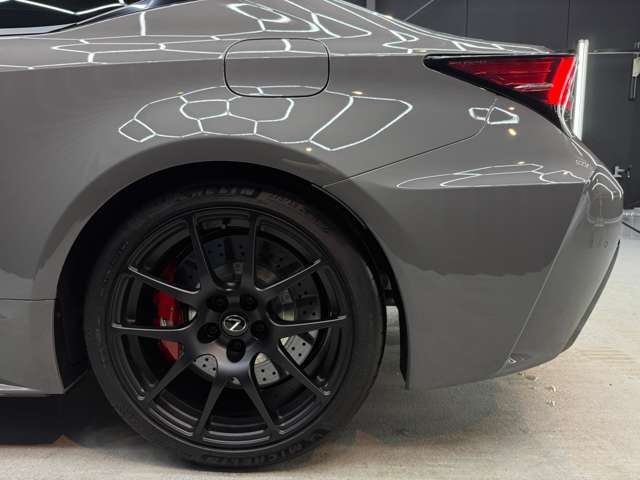 リヤタイヤ：275/35R19