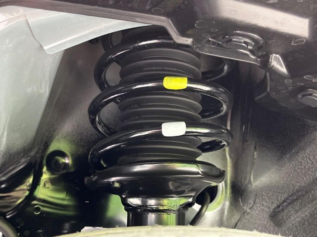 お車を安心してお乗りいただく為には、足回りの定期点検が欠かせません。サービスサポート（有償保証）では無料点検もご提供しており、安心のカーライフをお過ごしいただけるサポート体制が整っています。