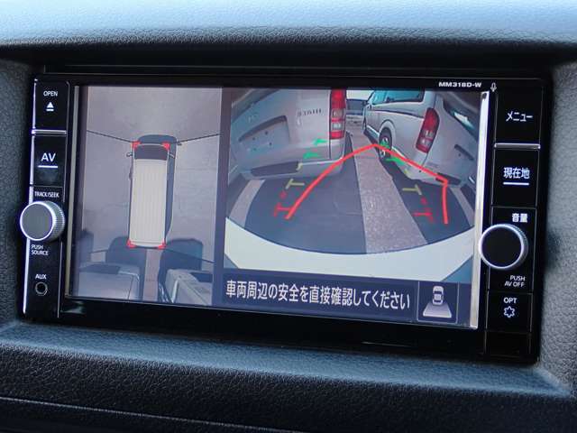 全周囲を見渡せるアラウンドビューモニターが装備されています。映像は「トップビュー/フロントビュー/サイドブラインドビュー/バックビュー」の4つの中から、シーンに応じて切り替えが可能です。