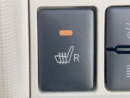 【シートヒーター】寒い日に重宝するシートヒーター！エアコンより早く温まってくれるので寒がりの人も安心ですね♪エアコンの温風は乾燥するから苦手、という方にもをおすすめです。