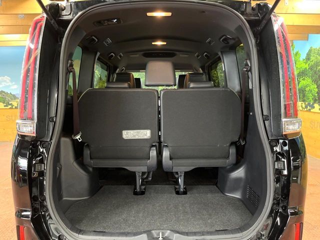 普段のお買い物や通勤、送迎等に十分な荷室スペースを確保しております。セカンドシートを倒すと、大きな荷物の積載も可能です♪