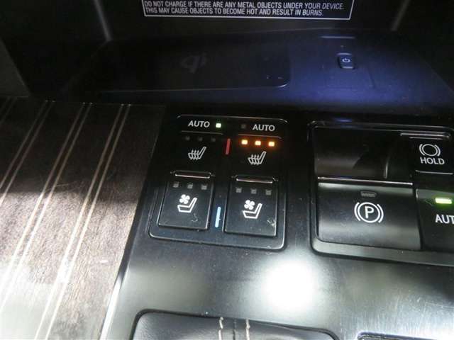 シート表面を温める「シートヒーター」と、シート表面の熱を取り除いて温度を下げる「シートベンチレーター」を搭載。