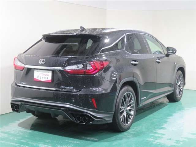 TRDマフラー＆リアディフューザー装着。よりスポーティさに磨きをかけるパーツです。