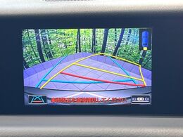 【バックカメラ】駐車時に後方がリアルタイム映像で確認できます。大型商業施設や立体駐車場での駐車時や、夜間のバック時に大活躍！運転スキルに関わらず、今や必須となった装備のひとつです！