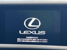 【メーカー純正ナビ】インテリアに溶け込むスタイリッシュな「専用設計」メーカーナビを装備♪視認性や操作性など基本性能にも優れ、より上質なカーライフをお楽しみいただけます。