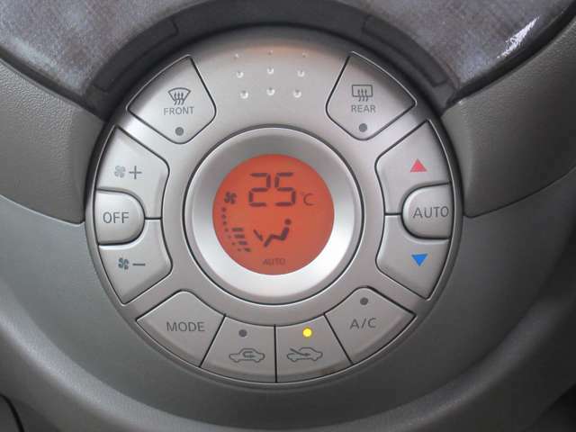 嬉しい快適装備 オートエアコン！ 車内を快適な温度に保ちます！！