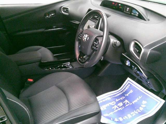 車内は専門業者によるルームクリーニング済でピカピカになっております！