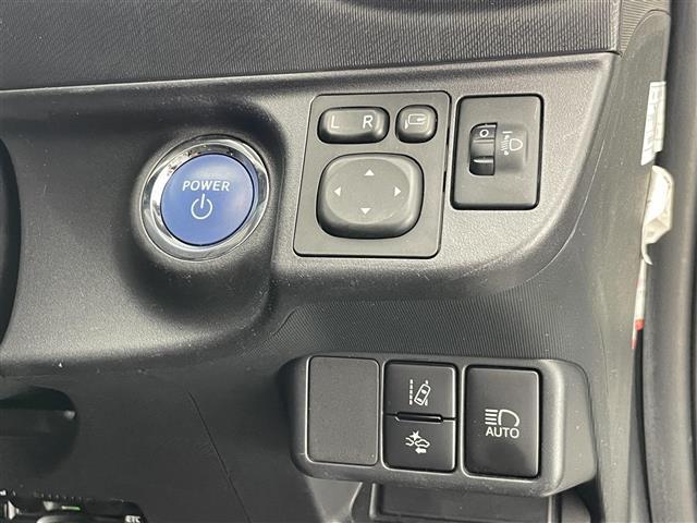 入庫時に内装クリーニングを行っております。気持ちよくお乗り頂けますようになっておりますので、是非現車確認をしてみてください。