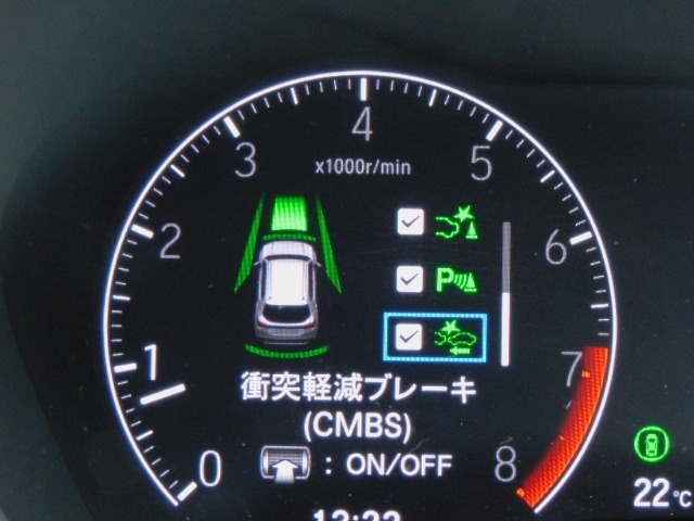 CMBS（追突軽減ブレーキ）・ミリ波レーダーと単眼カメラで前走車や歩行者」を検知。衝突する恐れがある場合音とディスプレーで警告をしさらに接近すると軽いブレーキ、強いブレーキと段階的に衝突回避を支援