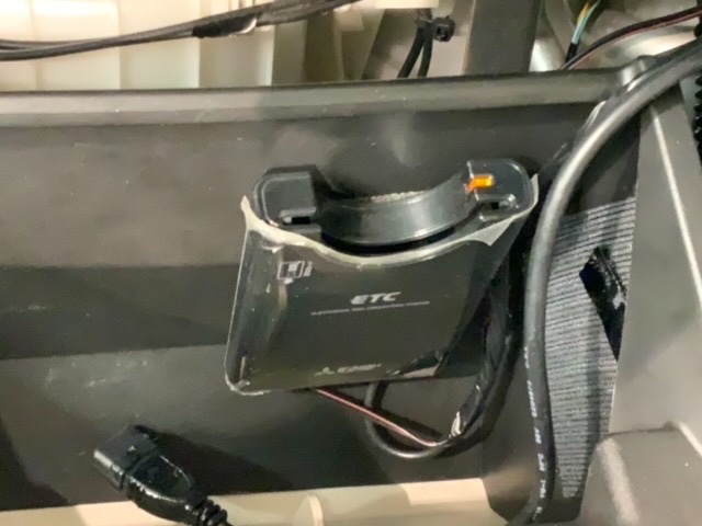 いまや快適なカーライフに欠かせないETCが付いています。