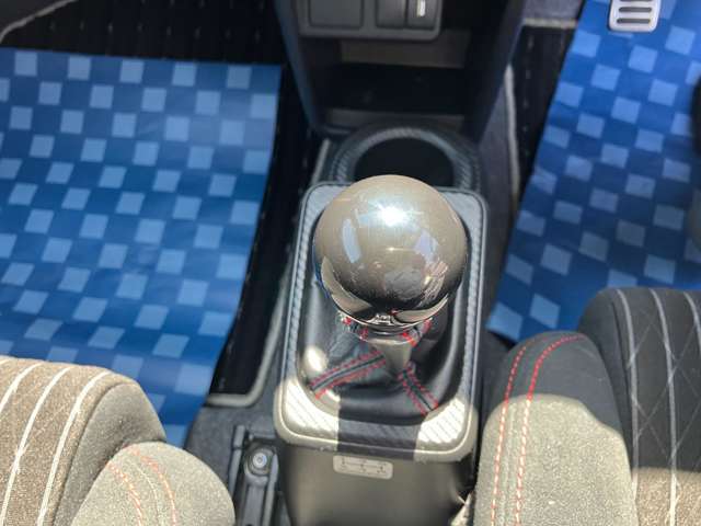5速マニュアルです