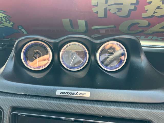 色んなメーター付いてます