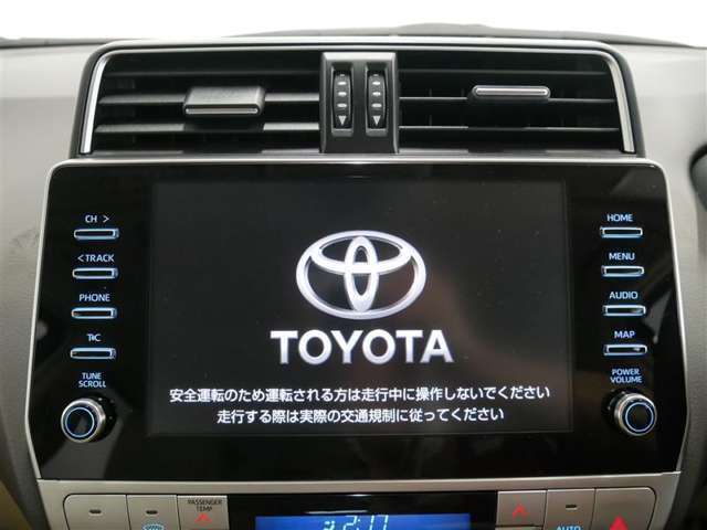 ディスプレイオーディオを装備。スマホとクルマをつなぐことで、これまでのナビに加えて、いろんなサービスが楽しめます。