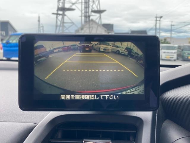 バックカメラ付で車庫入れ楽々☆