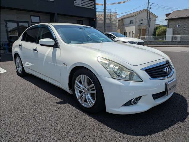 大好評のボディコーティングもご納車までに施工可能！雨染みや線傷など中古車だからと諦めていませんか？ピカピカの状態でお乗り出し頂けます！