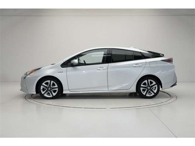 HV車です。静かな走りを楽しめます。トヨタ専用の診断機でHVシステムを精密に点検していますのでご安心ください。