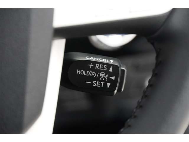 高速道路を頻繁に利用する方におすすめのレーダークルーズコントロール。前を走っている車との適切な距離を保って走行してくれます。長距離運転の疲労感も違いますよ。適度な休憩も忘れずに★