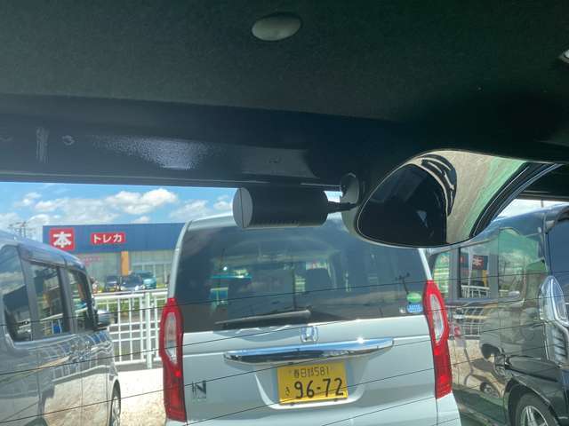 リアにもドライブレコーダーが付いております！あおり運転対策にも☆