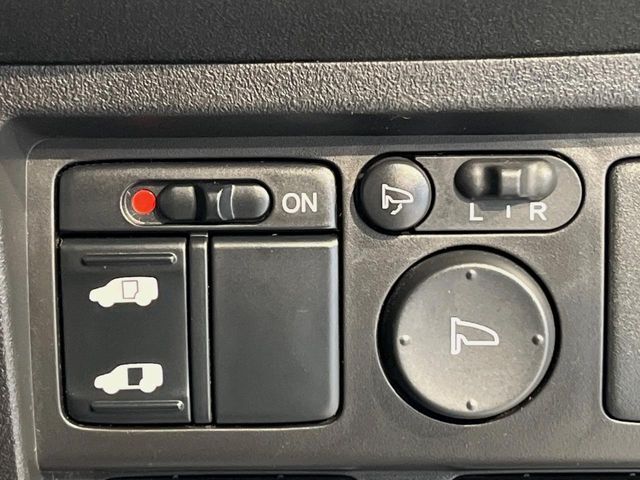 【パワースライドドア】スマートキーや運転席のスイッチでスライドドアの開閉が可能♪電動だから力を入れてドアを開ける必要が無く、小さいお子様でも、重い荷物を持っている時もラクに開け閉めできます♪