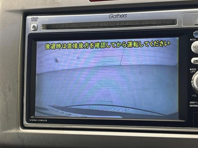 【バックカメラ】駐車時に後方がリアルタイム映像で確認できます。大型商業施設や立体駐車場での駐車時や、夜間のバック時に大活躍！運転スキルに関わらず、今や必須となった装備のひとつです！