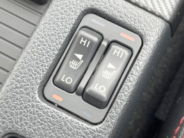 【シートヒーター】寒い日に重宝するシートヒーター！エアコンより早く温まってくれるので寒がりの人も安心ですね♪エアコンの温風は乾燥するから苦手、という方にもをおすすめです。