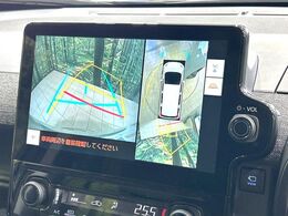 【パノラミックビューモニター】専用のカメラにより、上から見下ろしたような視点で360度クルマの周囲を確認することができます☆死角部分も確認しやすく、狭い場所での切り返しや駐車もスムーズに行えます。