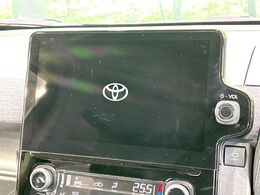 【10.5インチナビ】高級感とインパクトのある大画面ナビを装備。各種オーディオ操作はもちろん、スマホ連携もできる利便性の高いナビです♪