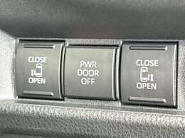 【両側スライドドア】駐車場で隣の車との間隔が狭く乗りにくい時、スライドドアなら安心！ドアオープン時も幅を取らず、開口部が広いので乗り降りがとっても簡単です。大きな荷物の出し入れも後席から可能♪