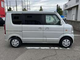 室内展示場を完備しておりますので、天候の悪い日でもゆっくりと車両をご覧下さい。