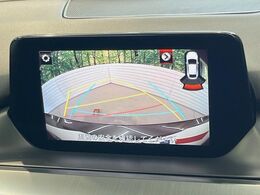 【バックカメラ】駐車時に後方がリアルタイム映像で確認できます。大型商業施設や立体駐車場での駐車時や、夜間のバック時に大活躍！運転スキルに関わらず、今や必須となった装備のひとつです！
