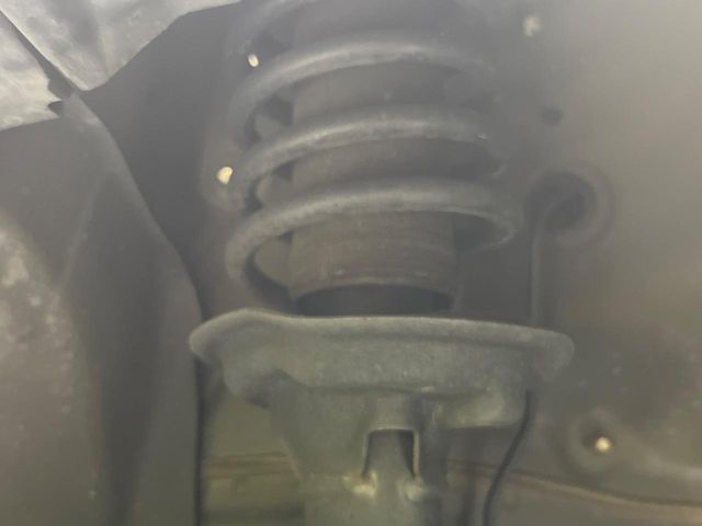 お車を安心してお乗りいただく為には、足回りの定期点検が欠かせません。サービスサポート（有償保証）では無料点検もご提供しており、安心のカーライフをお過ごしいただけるサポート体制が整っています。