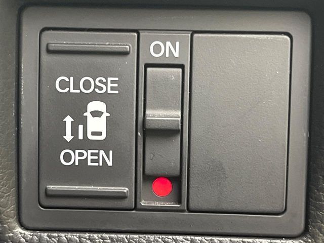 【パワースライドドア】スマートキーや運転席のスイッチでスライドドアの開閉が可能♪電動だから力を入れてドアを開ける必要が無く、小さいお子様でも、重い荷物を持っている時もラクに開け閉めできます♪