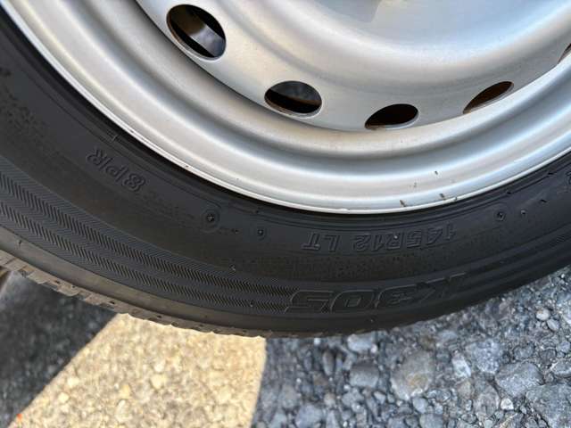 車検板金修理もおこなっています。軽自動車の場合修理個所がない車検は法定費用込の￥52000-にてやらせて頂いてます。修理板金などもお気軽にご相談下さい。お安く出せるように頑張らせて頂きます！