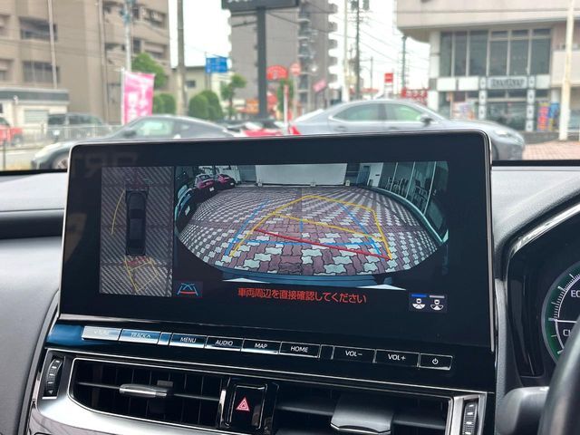【パノラミックビューモニター】専用のカメラにより、上から見下ろしたような視点で360度クルマの周囲を確認することができます☆死角部分も確認しやすく、狭い場所での切り返しや駐車もスムーズに行えます。