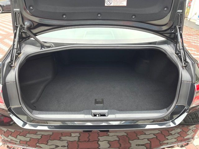 普段のお買い物や通勤、送迎等に十分な荷室スペースを確保しております。