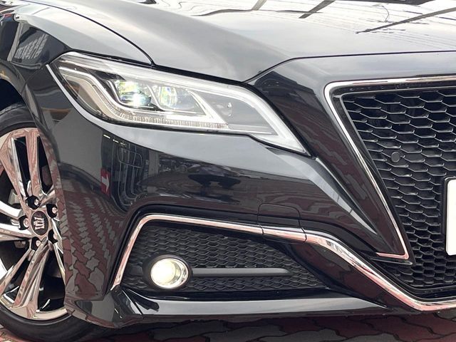 【三眼LEDヘッドライト】スタイリッシュな見た目の三眼LEDヘッドライトを装備♪スタイルだけでなく、夜間の走行も視界良好で安心してお乗りいただけます。