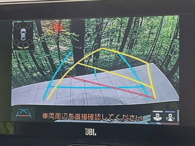 【バックカメラ】駐車時に後方がリアルタイム映像で確認できます。大型商業施設や立体駐車場での駐車時や、夜間のバック時に大活躍！運転スキルに関わらず、今や必須となった装備のひとつです！