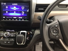 ホンダ純正メモリーナビ搭載なので、遠方へのドライブもお任せ下さい！ステアリング左手側にオーディオ関連のコントロールスイッチを配置しています。操作時は視線を逸らすことなく運転に集中できます
