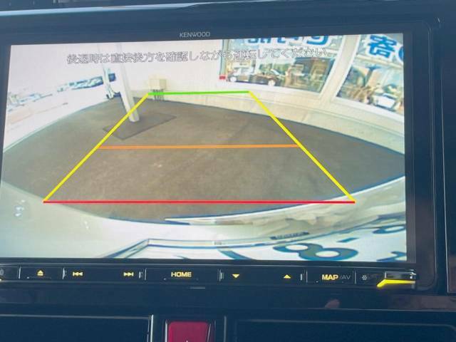 【バックカメラ】駐車時に後方がリアルタイム映像で確認できます。大型商業施設や立体駐車場での駐車時や、夜間のバック時に大活躍！運転スキルに関わらず、今や必須となった装備のひとつです！