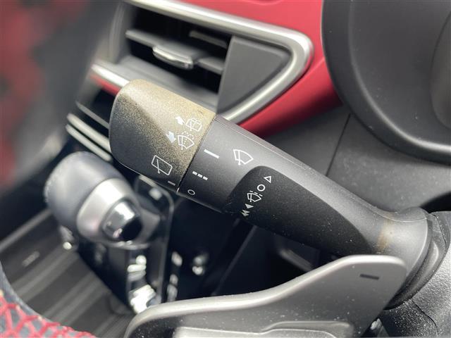 こちら運転席周りの操作部分の写真になります。各部しっかり動作の確認をしておりますので、ご安心だくさい。また、第三者機関の鑑 定書もありますので、そちらも併せて、ご確認いただければ幸いです！