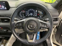 【スマートシティブレーキサポート】走行中に前方の車両と歩行者を認識。衝突の危険が高いと判断した場合に警報や緊急ブレーキで衝突回避や衝突時の被害軽減を支援します。