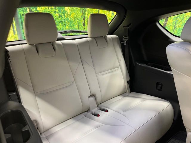 『車を購入した後の車検やメンテナンス、キズを直す板金、事故受付まで承ります。愛車についてのご相談はすべて当店にお任せください。』