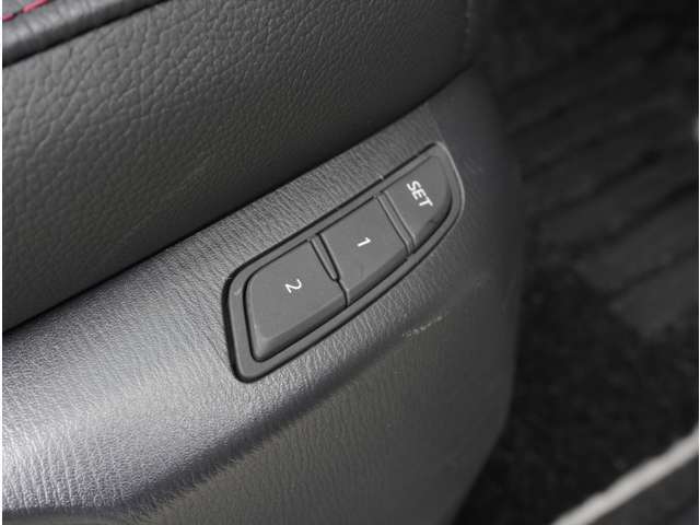 メモリー付きパワーシート！10WAYの調整が可能ですのでより細やかなポジションの設定が出来ます。