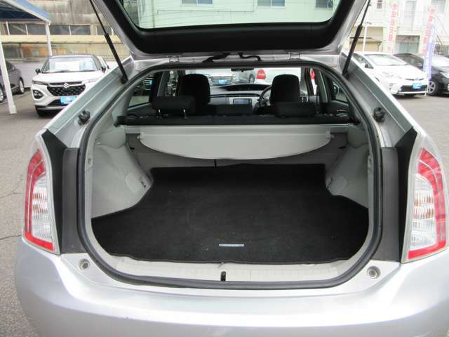 当店のアフターサービスですが、板金塗装の自社工場をはじめ、車検整備工場もございます！