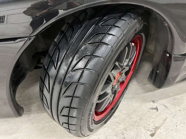 タイヤの状態です！多少ひび割れがございます。