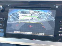 【バックカメラ】駐車時に後方がリアルタイム映像で確認できます。大型商業施設や立体駐車場での駐車時や、夜間のバック時に大活躍！運転スキルに関わらず、今や必須となった装備のひとつです！