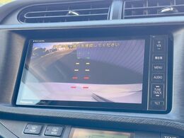 【バックカメラ】駐車時に後方がリアルタイム映像で確認できます。大型商業施設や立体駐車場での駐車時や、夜間のバック時に大活躍！運転スキルに関わらず、今や必須となった装備のひとつです！