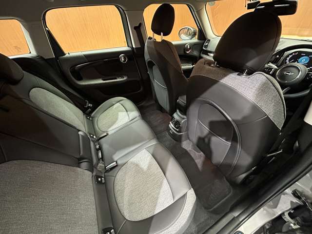 ご納車から最長5年保証もご用意しております。走行距離は無制限です。詳細はお問い合わせ下さい。遠方の方もご安心ください。全国のLIBERALA、ガリバー店舗でもアフターサービスを行っております。