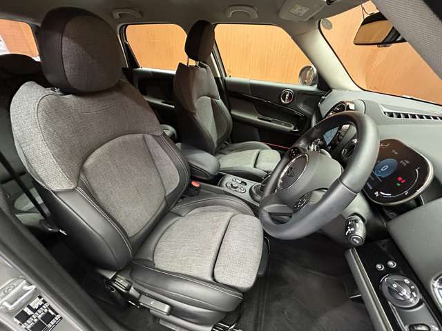 安心してカーライフを始めていただくことが出来るよう、納車前にディーラー整備工場もしくは熟練メカニックが在籍する輸入車専門の整備工場にて点検を行い、必要な整備を実施いたします。