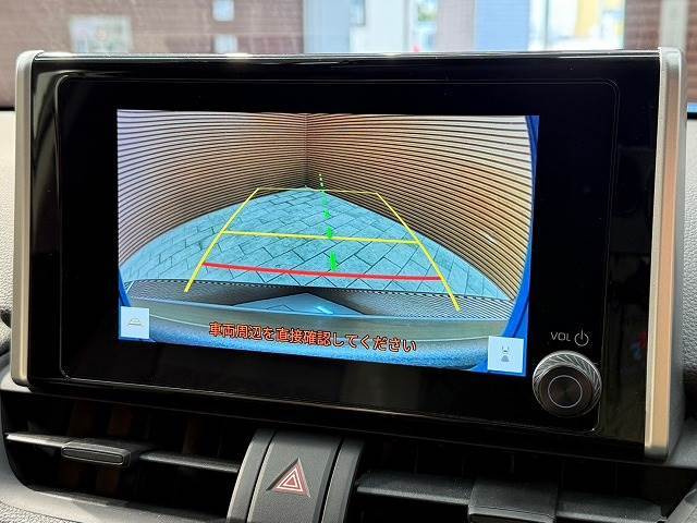 【バックモニター】を装備で駐車が苦手な方でも安心です。